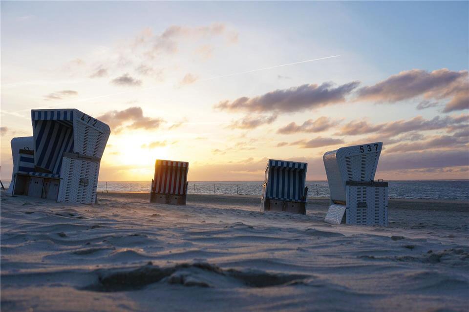 Auch Festländer können einen Strandkorb ersteigern. (Archivbild)Anja Dembski/Ostfriesische Inseln GmbH/dpa-tmn