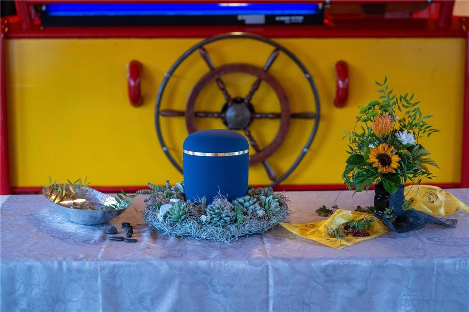 Details zum neuen Bestattungsgesetz kommen bald Auch Flussbestattungen sind mit dem neuen Gesetz in Rheinland-Pfalz möglich geworden. (Archivfoto)Harald Tittel/dpa