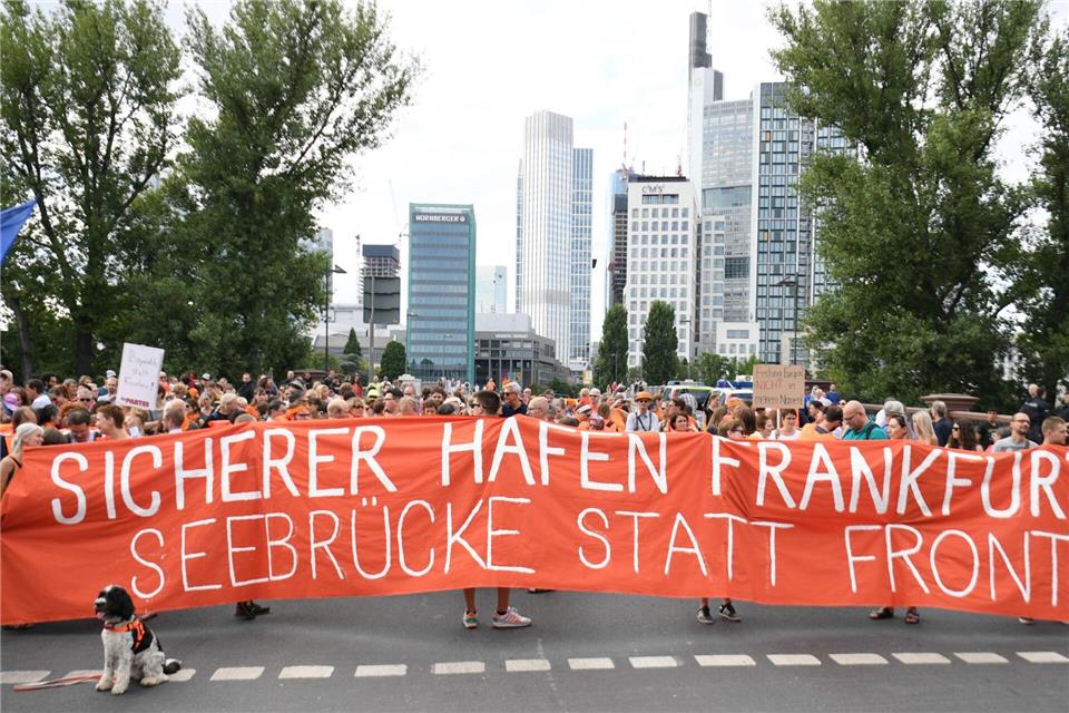 Auch Frankfurt hat sich 2021 der Initiative „Sicherer Hafen“ der Seebrücke angeschlossen. (Archivfoto)Arne Dedert/dpa