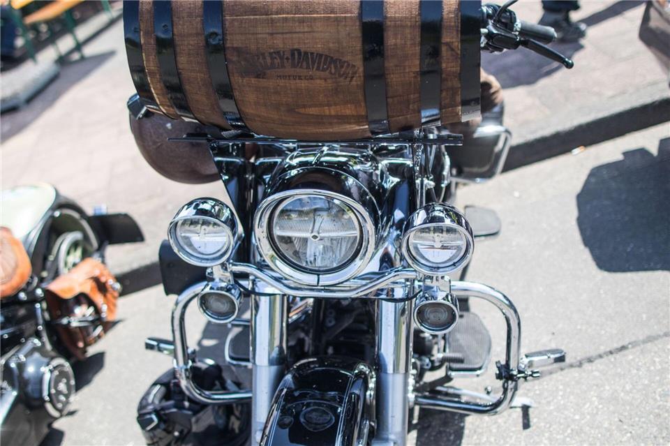 Auch Harley-Davidson-Fahrer können durstig werden - Motorradtreffen Magic Bike im Oberen Mittelrheintal. (Archivbild)Frank Rumpenhorst/dpa