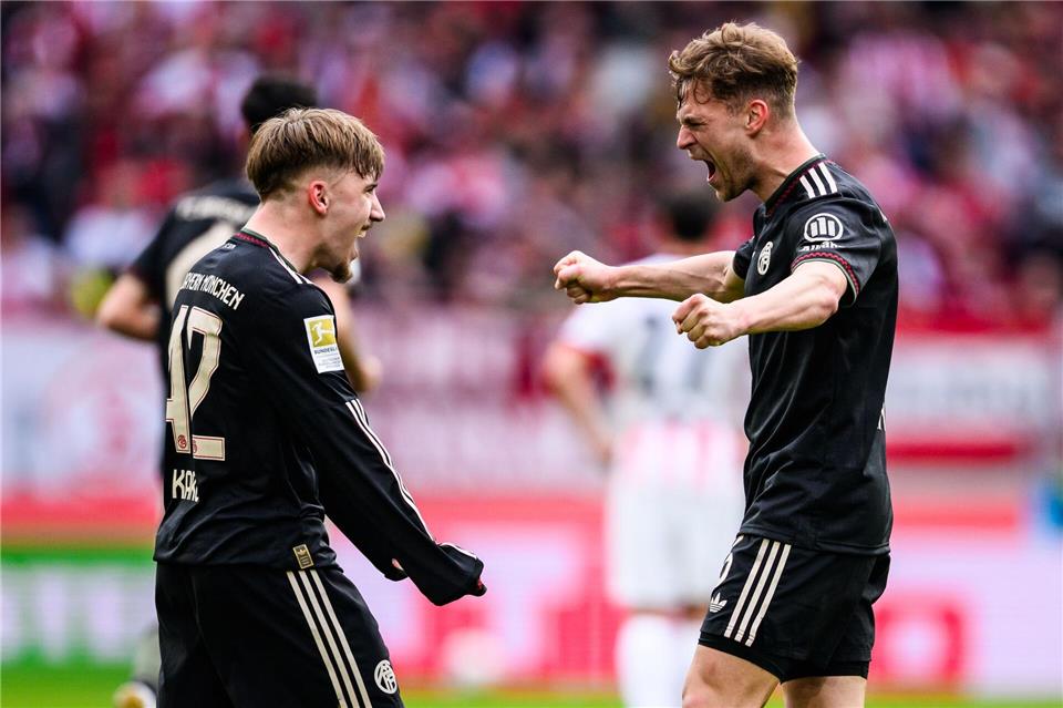 Auch Joshua Kimmich (r.) war nach dem Spiel euphorisiert.Tom Weller/dpa