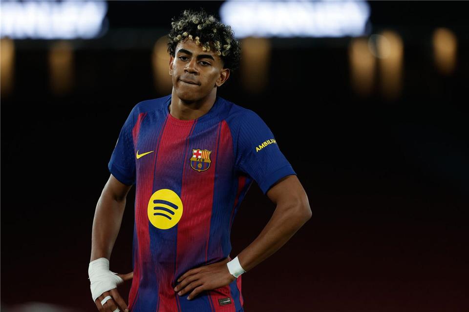 Auch Lamine Yamal war nach Pokal-Aus mit dem FC Barcelona enttäuscht.Joan Monfort/AP/dpa