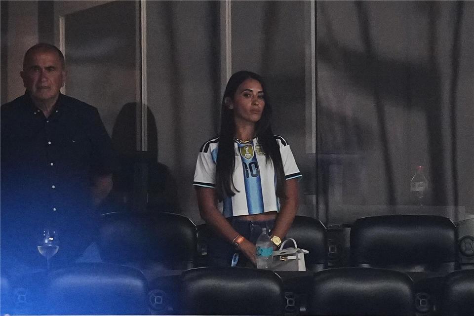 Auch Lionel Messis Ehefrau Antonela Roccuzzo ist mit den Kindern beim Turnier dabei.Julio Cortez/AP/dpa