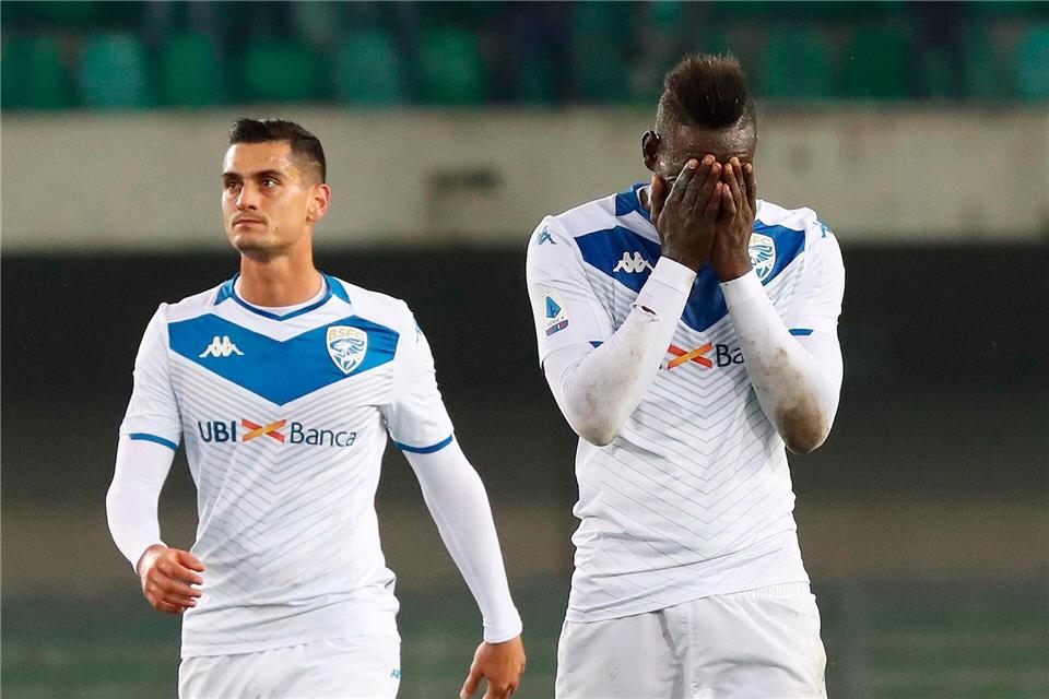 Auch Mario Balotelli (r) spielte einmal für Brescia Calcio. (Archivbild)Simone Venezia/ANSA/AP/dpa