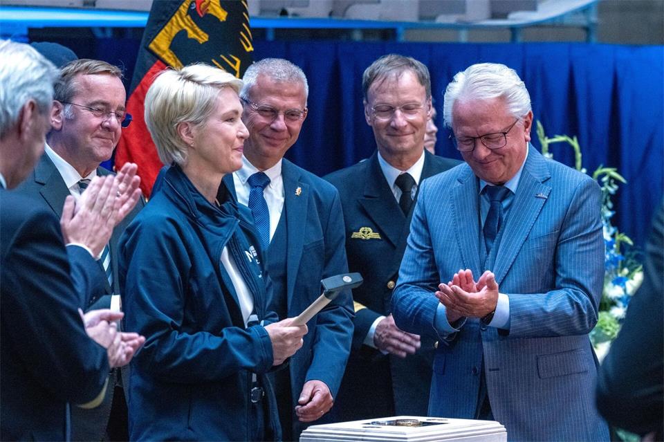 Auch Mecklenburg-Vorpommerns Ministerpräsidentin, Manuela Schwesig (SPD), nahm an der Kiellegung teil.Stefan Sauer/dpa