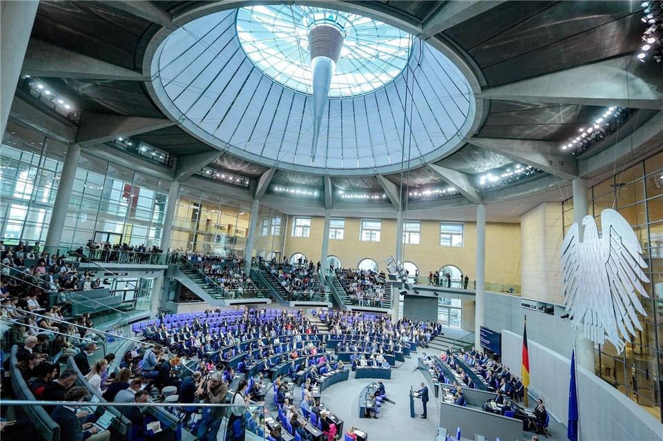 Verwaiste Wahlkreise: Bundestag ermöglicht Bürgerbesuche Auch Menschen aus Wahlkreisen ohne einen Abgeordneten sollen den Bundestag mit bezuschussten Informationsreisen besuchen können. Das hat der Ältestenrat beschlossen.Kay Nietfeld/dpa