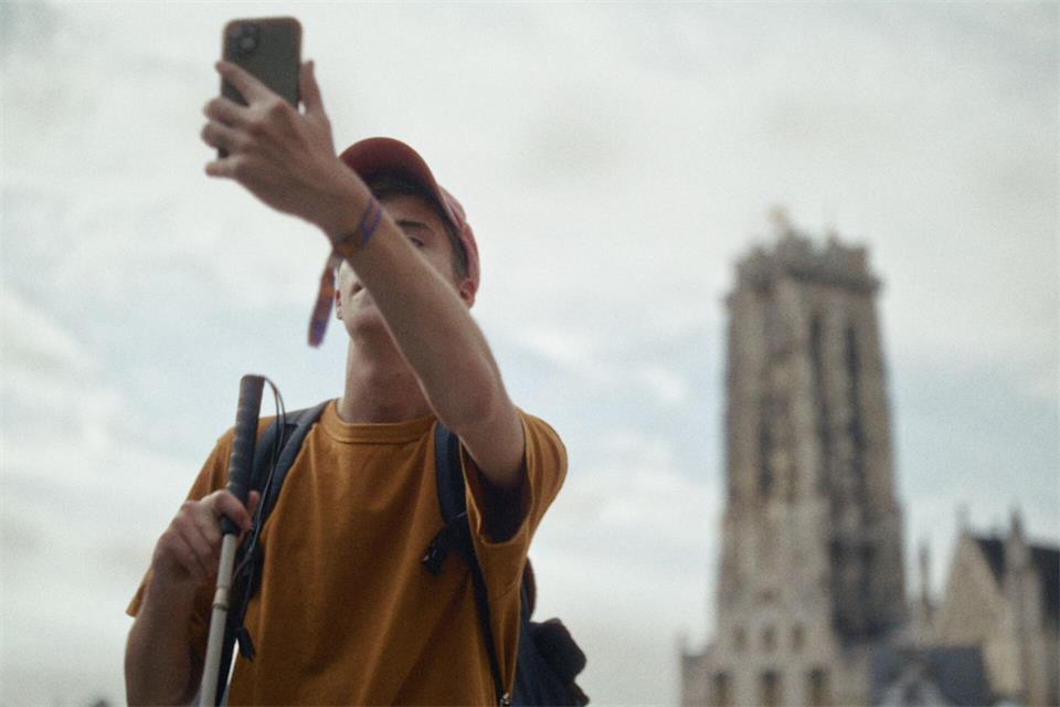 Auch Menschen mit Sehbehinderung möchten Urlaubsmomente festhalten und mit ihren Liebsten teilen.Visitflanders/dpa-tmn