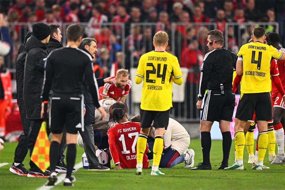 Auch Michael Olise (17) muss vorzeitig runter.Tom Weller/dpa