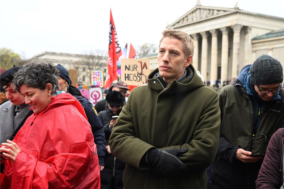 Auch Münchens designierter Oberbürgermeister beteiligte sich an dem Protest. Felix Hörhager/dpa