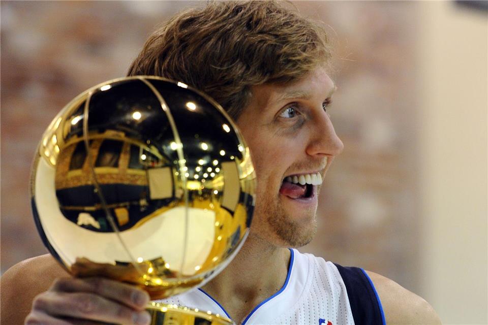 Auch NBA-Fans dürfen auf ein Foto mit der Trophäe hoffen. (Archivbild)picture alliance / dpa