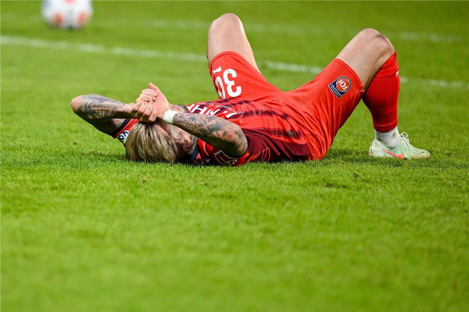 Auch Niklas Dorsch war nach dem 0:2 erst mal niedergeschlagen, aber aufgeben wollen die Heidenheimer nicht.Harry Langer/dpa