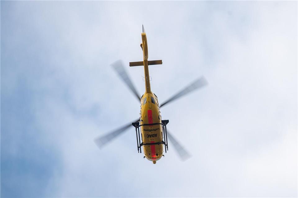 Auch Piloten der ADAC Luftrettung sind immer wieder von der Blendung mit Laserpointern betroffen. (Archivfoto)Sebastian Gollnow/dpa