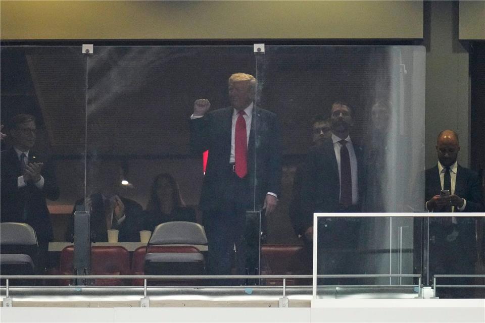 Auch Präsident Donald Trump reiste zu der Trauerfeier an.John Locher/AP/dpa