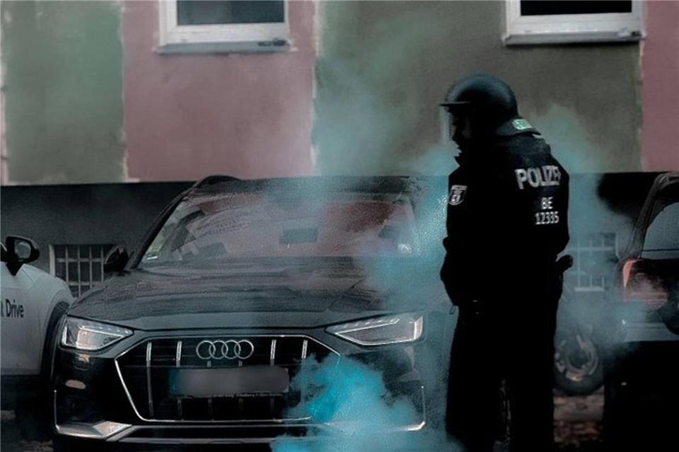 Polizeieinsatz wegen Räumung in Berlin-Mitte beendet Auch Pyrotechnik wurde gezündet. -/Polizei Berlin/dpa