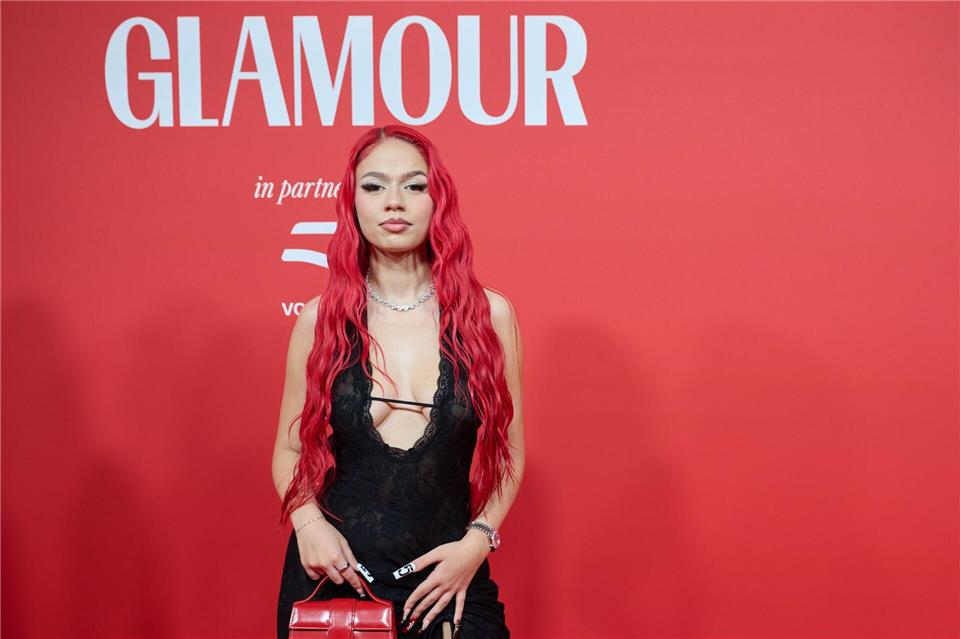 Auch Rapperin Badmómzjay erhielt eine Auszeichnung.Annette Riedl/dpa