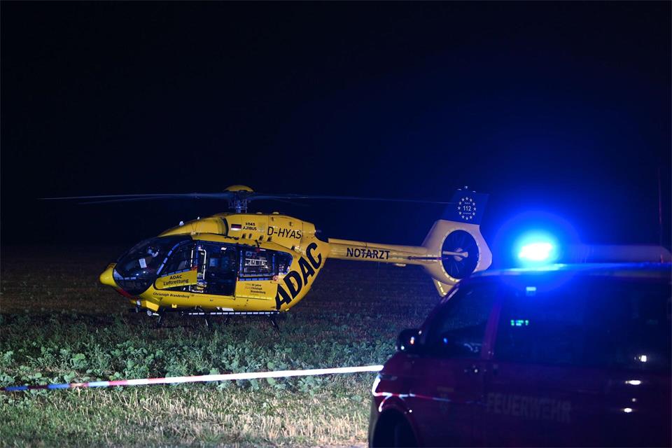 Auch Rettungshubschrauber waren im Einsatz. (Symbolbild)Heiko Rebsch/dpa