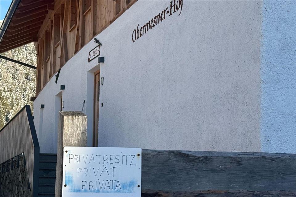 Auch Schilder halten die Touristen nicht ab.Christoph Sator/dpa