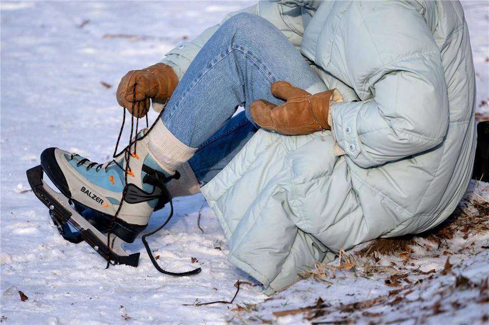 Auch Schlittschuhe waren bei vielen Händlern gefragt. (Symbolbild)Sven Hoppe/dpa