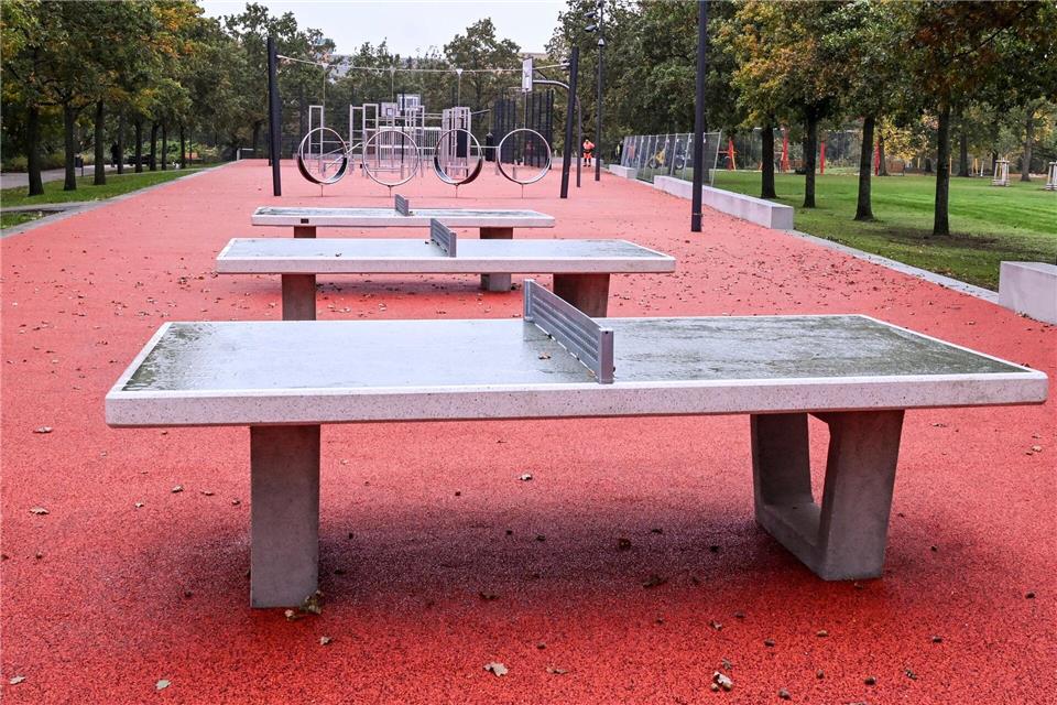 Auch Sportflächen gehören zum Park. Jens Kalaene/dpa
