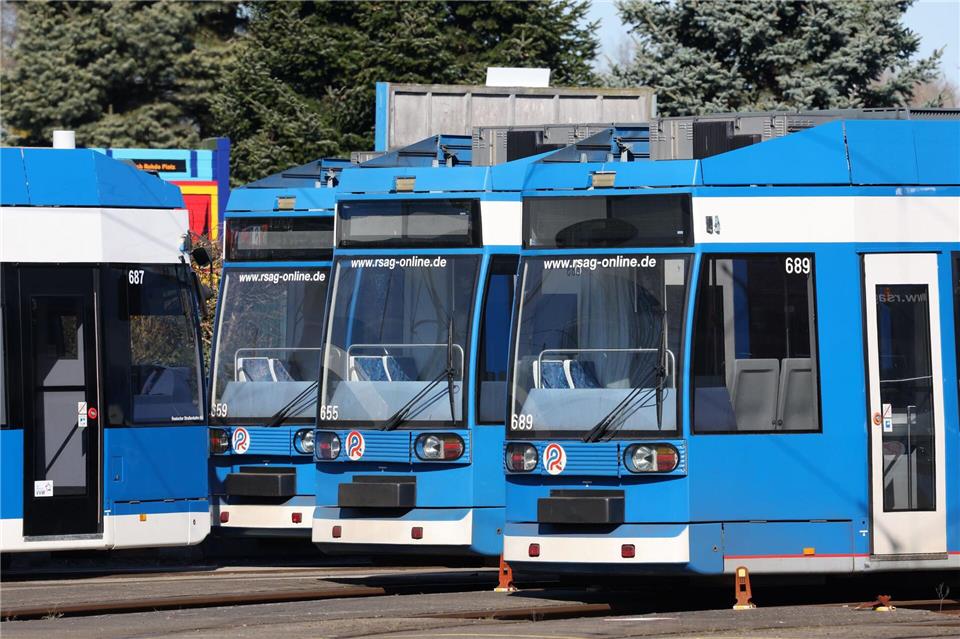 Auch Straßenbahnfahrer sind von der Tarifverhandlungen betroffen. Bernd Wüstneck/dpa