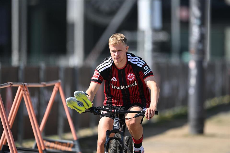 Auch Stürmer Jonathan Burkardt war zum Trainingsstart dabei.Florian Wiegand/dpa