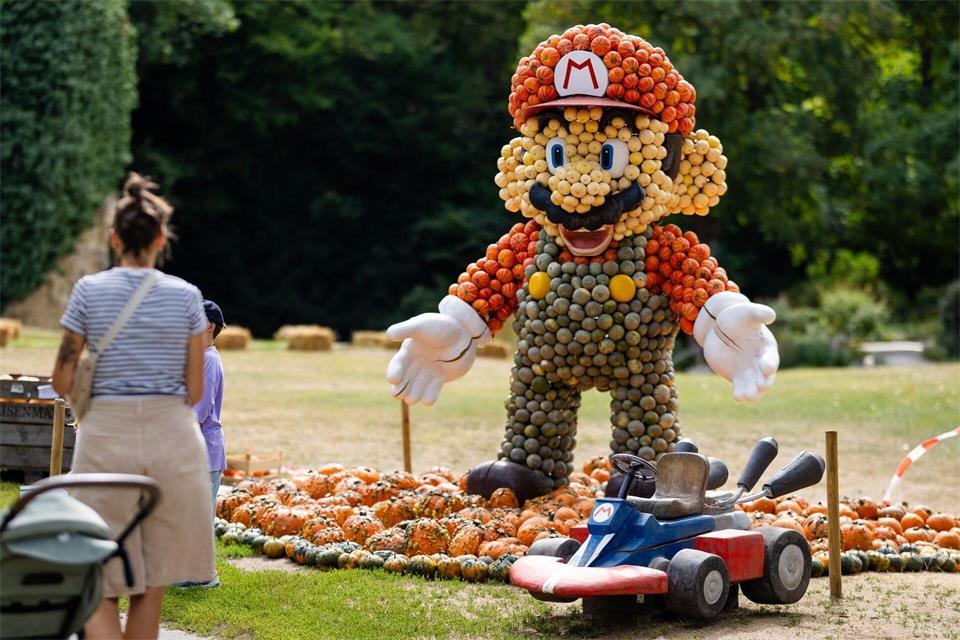 Auch Super Mario soll Besucher locken. Christoph Schmidt/dpa