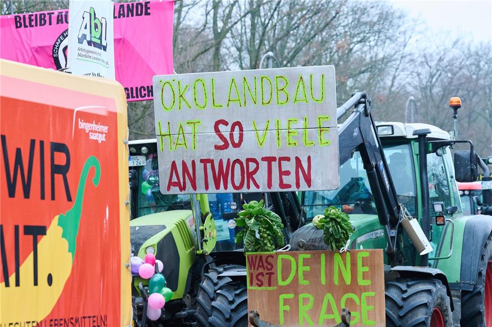 Auch Traktoren fuhren bei der Demonstration zur Internationalen Grünen Woche mit. Annette Riedl/dpa