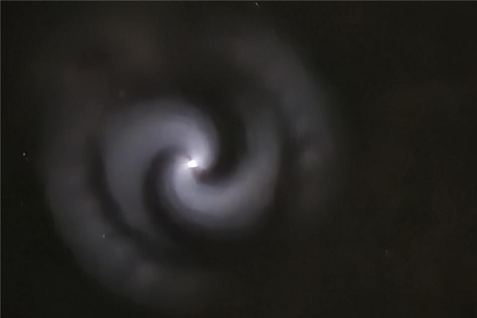 Leuchtende Spirale am Himmel über Borken Auch Veronika Neumann hat ein Foto von dem Lichtspiel gemacht. Dazu schreibt sie: „Das hat mich total aus den Latschen gehauen“.