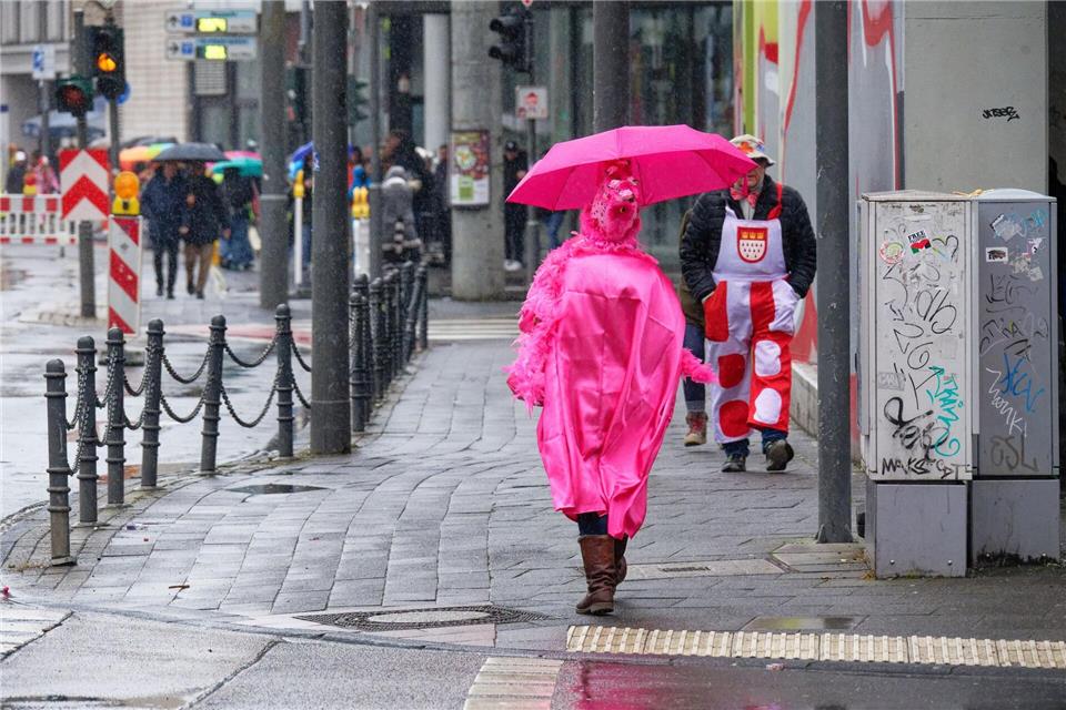 Auch am Dienstag kommt es nass vom Himmel. Henning Kaiser/dpa
