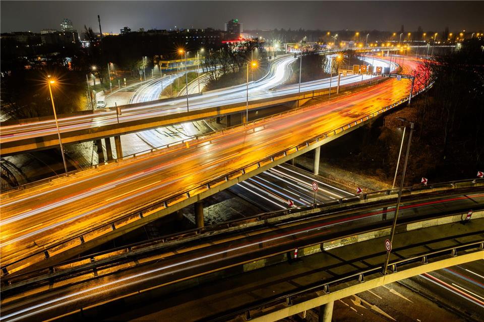 Auch am Dreieck Funkturm ist die Fahrbahn vorübergehend gesperrt. (Archivbild)Christoph Soeder/dpa