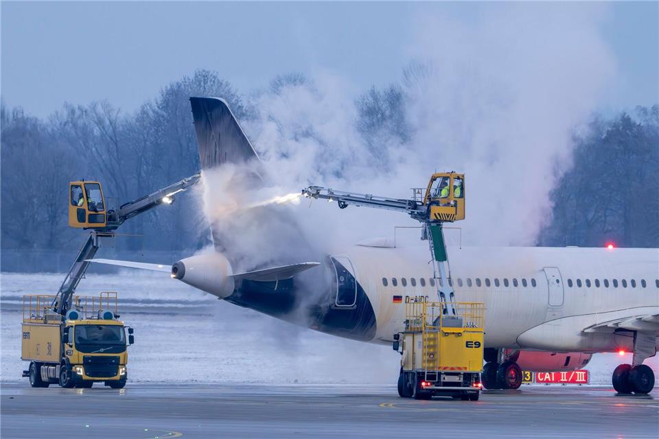 Auch am Flughafen in München fielen einige Flüge aufgrund des Wetters aus.Peter Kneffel/dpa