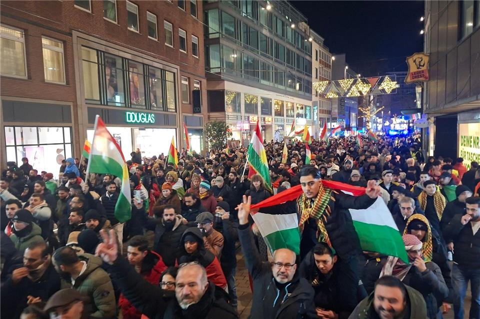 Auch am Mittwoch hatte es unter anderem in Bremen eine pro-kurdische Demonstration gegeben. Kai Moorschlatt/dpa