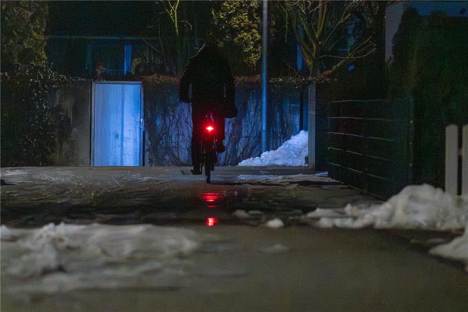 Auch am Morgen war Vorsicht geboten auf vielen Straßen in Bayern. Armin Weigel/dpa