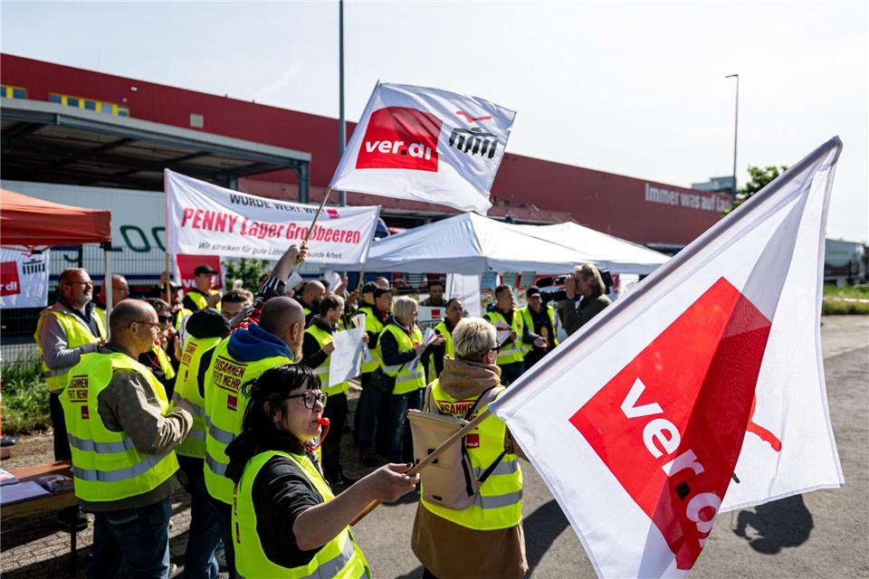 Auch am Penny-Logisitkzentrum Großbeeren wurde gestreikt.Fabian Sommer/dpa