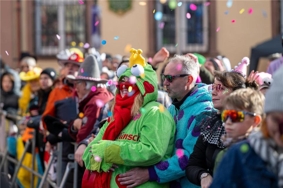 Auch am Rand der Fuldaer Zugstrecke herrschte ausgelassene Stimmung.Florian Wiegand/dpa
