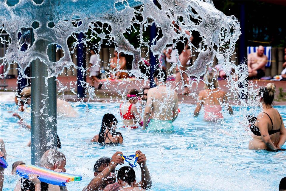 Auch am Samstag steigt die Temperatur in Berlin voraussichtlich auf über 30 Grad.Carsten Koall/dpa