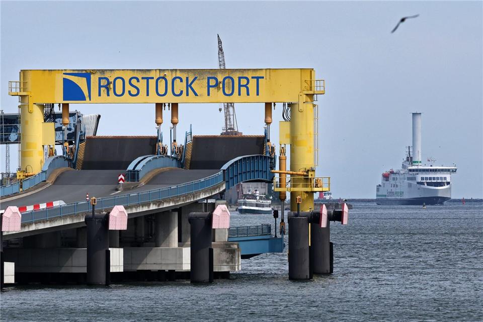 Auch am Überseehafen Rostock gibt es stichprobenartige Einreisekontrollen. Bernd Wüstneck/dpa