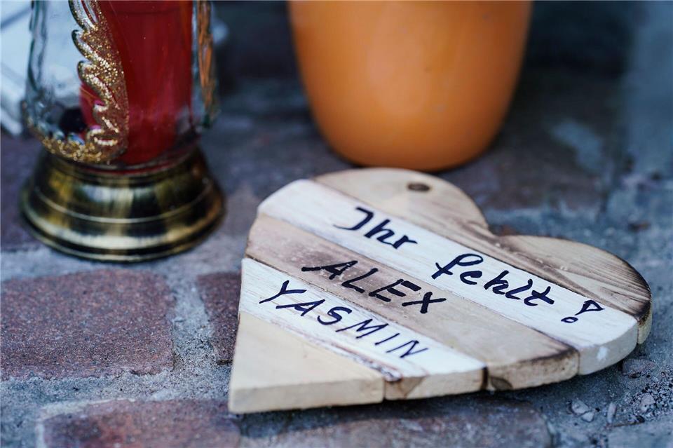 Auch am vierten Jahrestag ist die Trauer um die ermordeten Polizisten groß. (Archivbild)Uwe Anspach/dpa