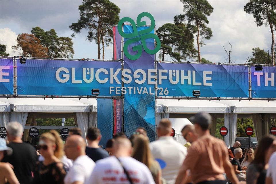 Auch am zweiten Festivaltags sorgte der Streit um Alphaville abseits der guten Stimmung auf dem Ring und der ausverkauften Tickets für Debatten.Sascha Thelen/dpa