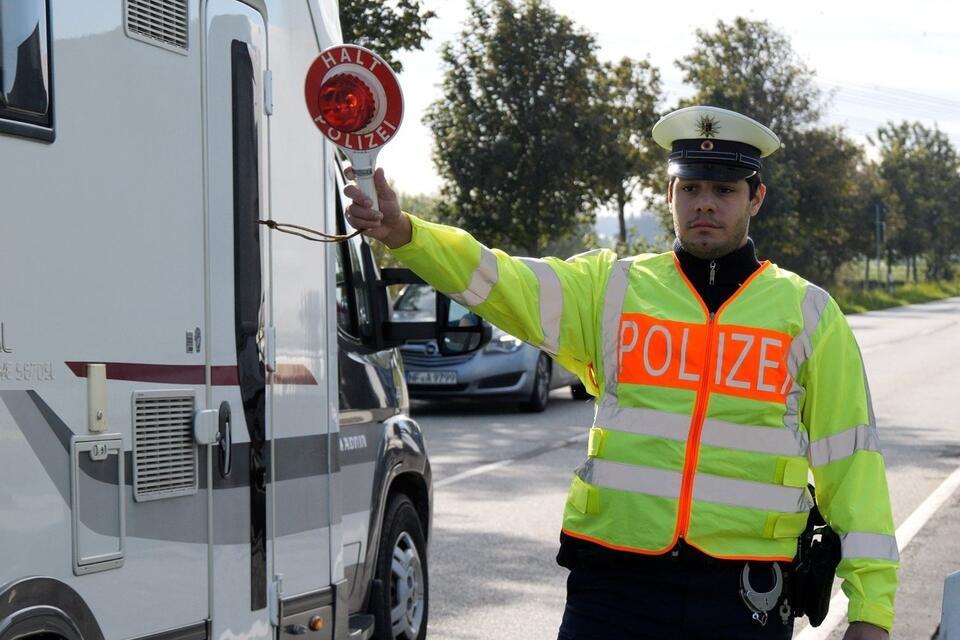 Auch an der deutsch-dänischen Grenze wird nun wieder kontrolliert.J�rn H�neke/dpa