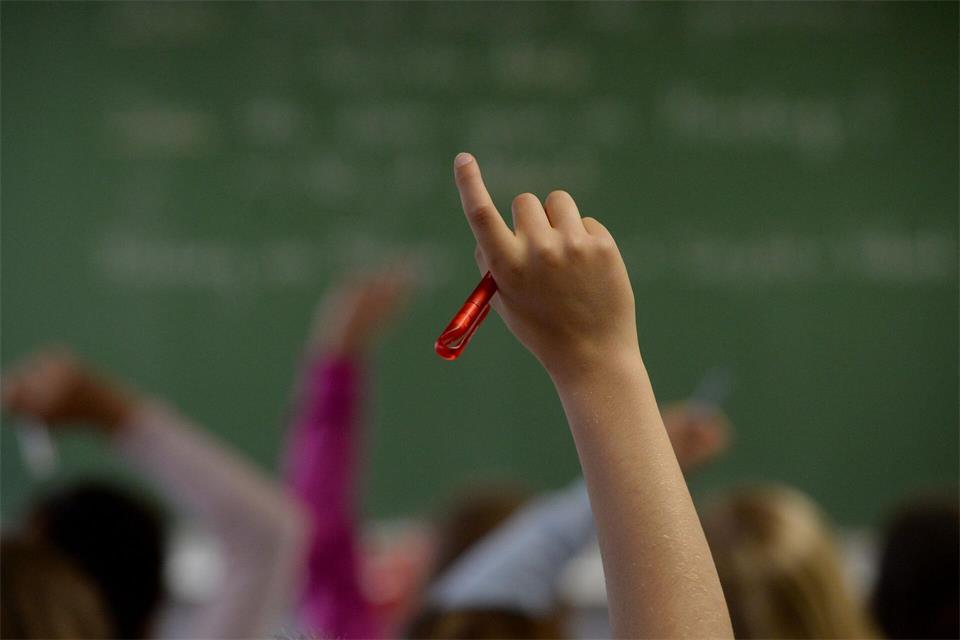 Auch auf Ebene der Landkreise soll es Schülerbeiräte in Baden-Württemberg geben. (Symbolbild)Marijan Murat/dpa