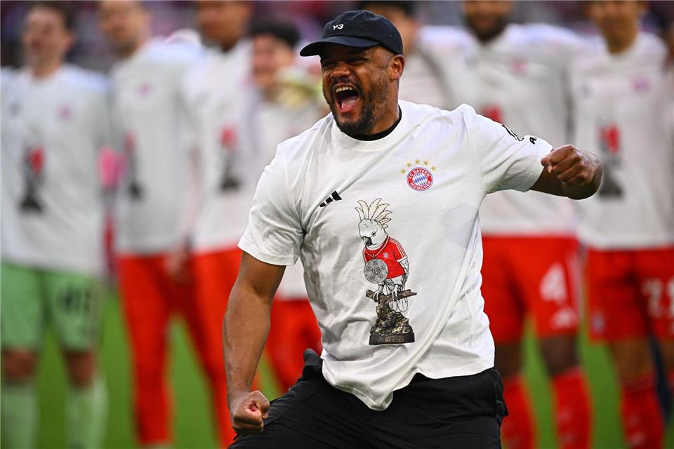 Auch auf den Meistershirts ist das Tier abgebildet.Tom Weller/dpa