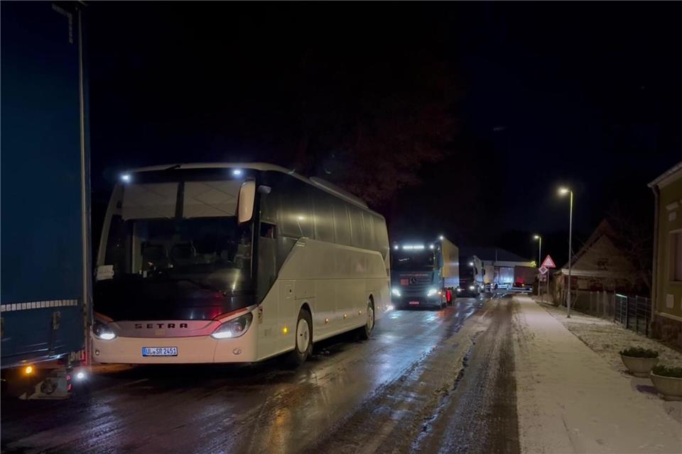 Auch auf der Umleitungsstrecke zwischen Rabenstein/Fläming und Berlin staut es sich. Arne Richter/dpa