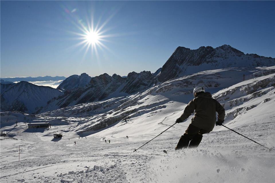 Auch auf der Zugspitze wird es teurer. (Archivbild)Angelika Warmuth/dpa
