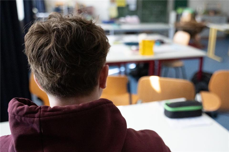 Auch bei Fehlverhalten anderer Schüler können Eltern keine Versetzung oder Entlassung eines Mitschülers erzwingen.Leonie Asendorpf/dpa/dpa-tmn