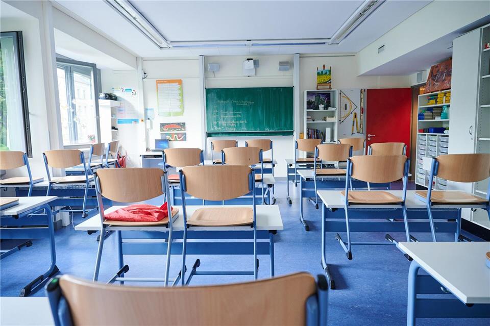 Auch bei Hitze machen Berlins Schulen nicht einfach zu. (Symbolbild) Annette Riedl/dpa