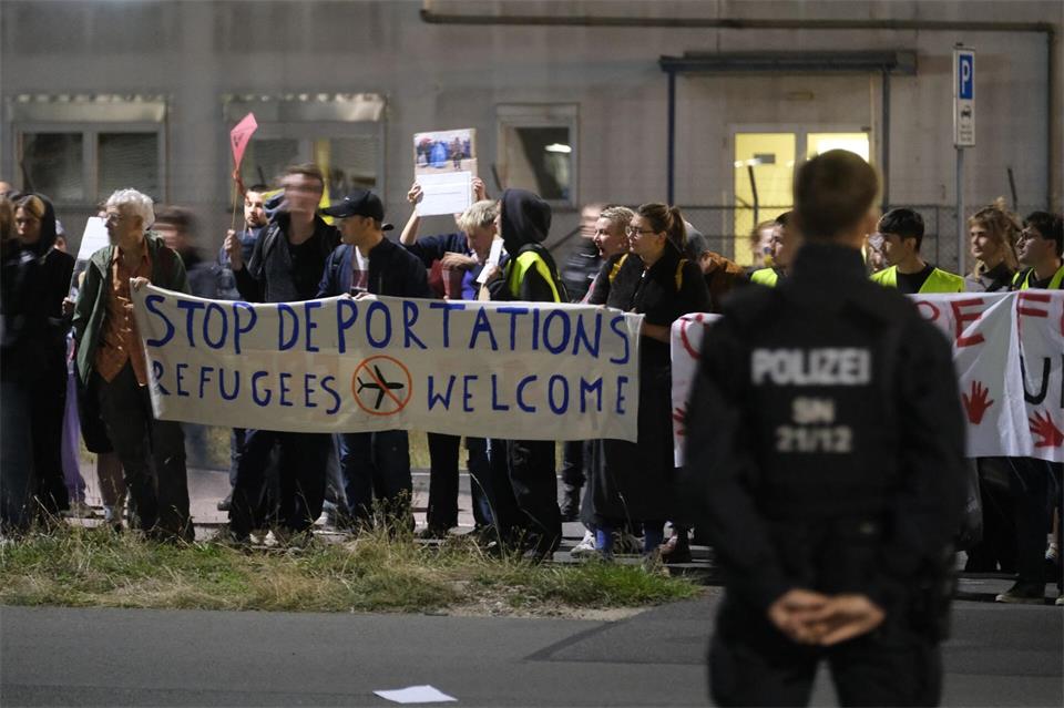 Auch bei vorherigen Sammelabschiebungen nach Afghanistan hob die Chartermaschine vom Flughafen Leipzig/Halle ab.Sebastian Willnow/dpa