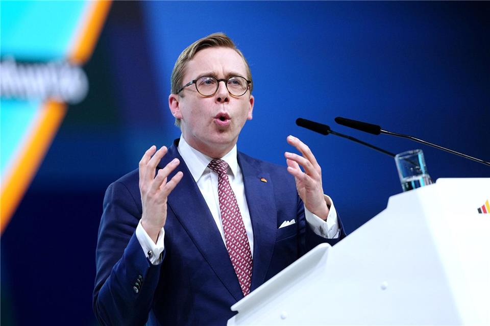 Auch bisherige gesellschaftliche Errungenschaften müssten bewahrt werden, sagt Amthor. (Archivbild)Kay Nietfeld/dpa