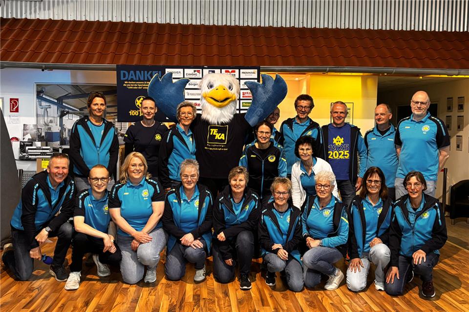 Auch das Sportabzeichen-Team um Obmann Manfred Lütjann (untere Reihe links), der die Wette initiierte hatte, verrichtete in 2025 Schwerstarbeit. Es hatte 1360 Abzeichen abgenommen.