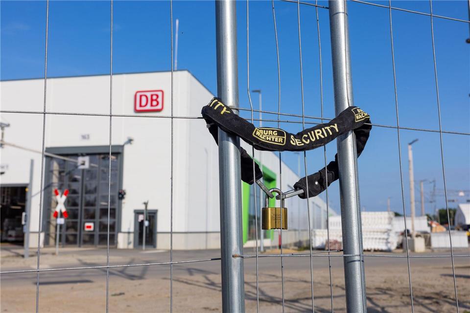 Auch das neue Bahnwerk stand während der Arbeiten zur Bomben-Entschärfung still. Frank Hammerschmidt/dpa